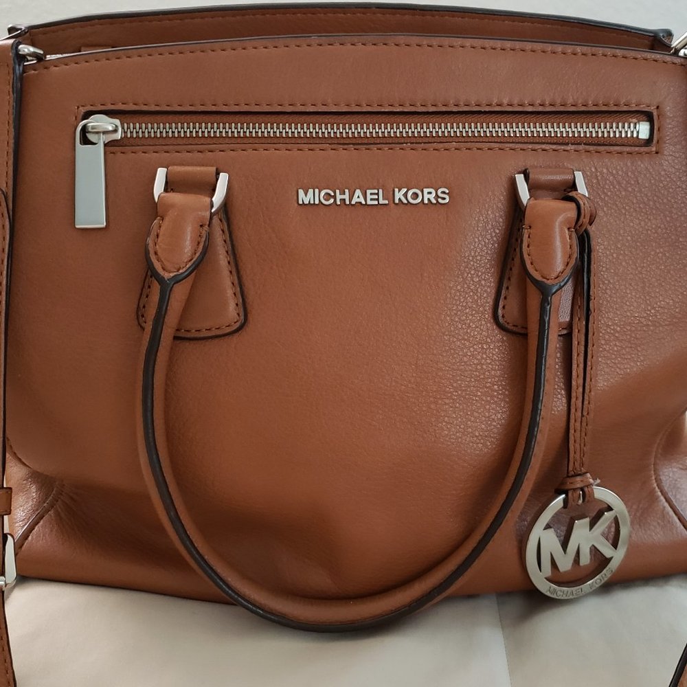 Michael Kors SELMA Brown-cognac leather purse.